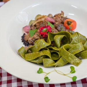 Carne ao Vinho Tinto com Parpadelle Verde