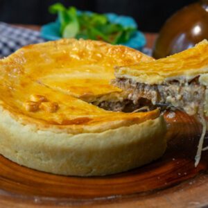 Torta de Cebola Caramelizada com Parmesão