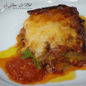 Moussaka Lasanha de Berinjela com Batatas, Carne Moída e Molho Bechamel