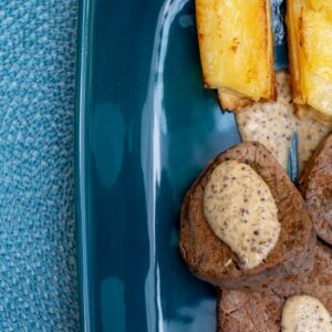 Mignon com Molho L’ancienne e Mil Folhas de Batata