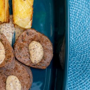 Mignon com Molho L’ancienne e Mil Folhas de Batata