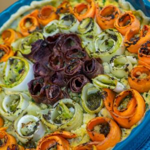 Tarte Vegetariana com Cenoura, Abobrinha ao Molho de Queijo Chabichou