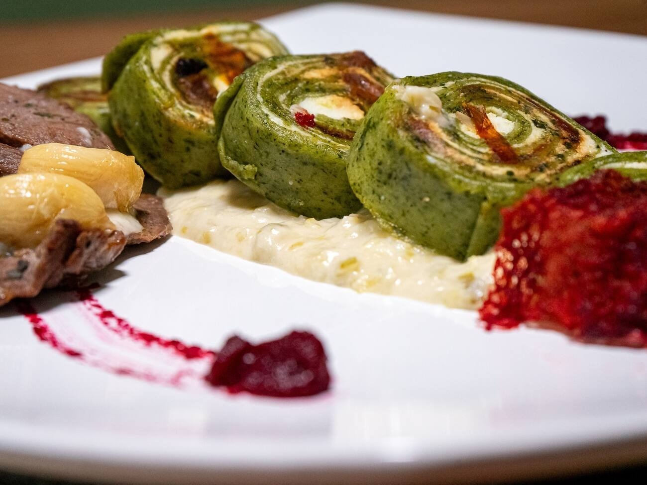 Rondeli Verde Búfala, Tomate Seco e Pesto de Manjericão